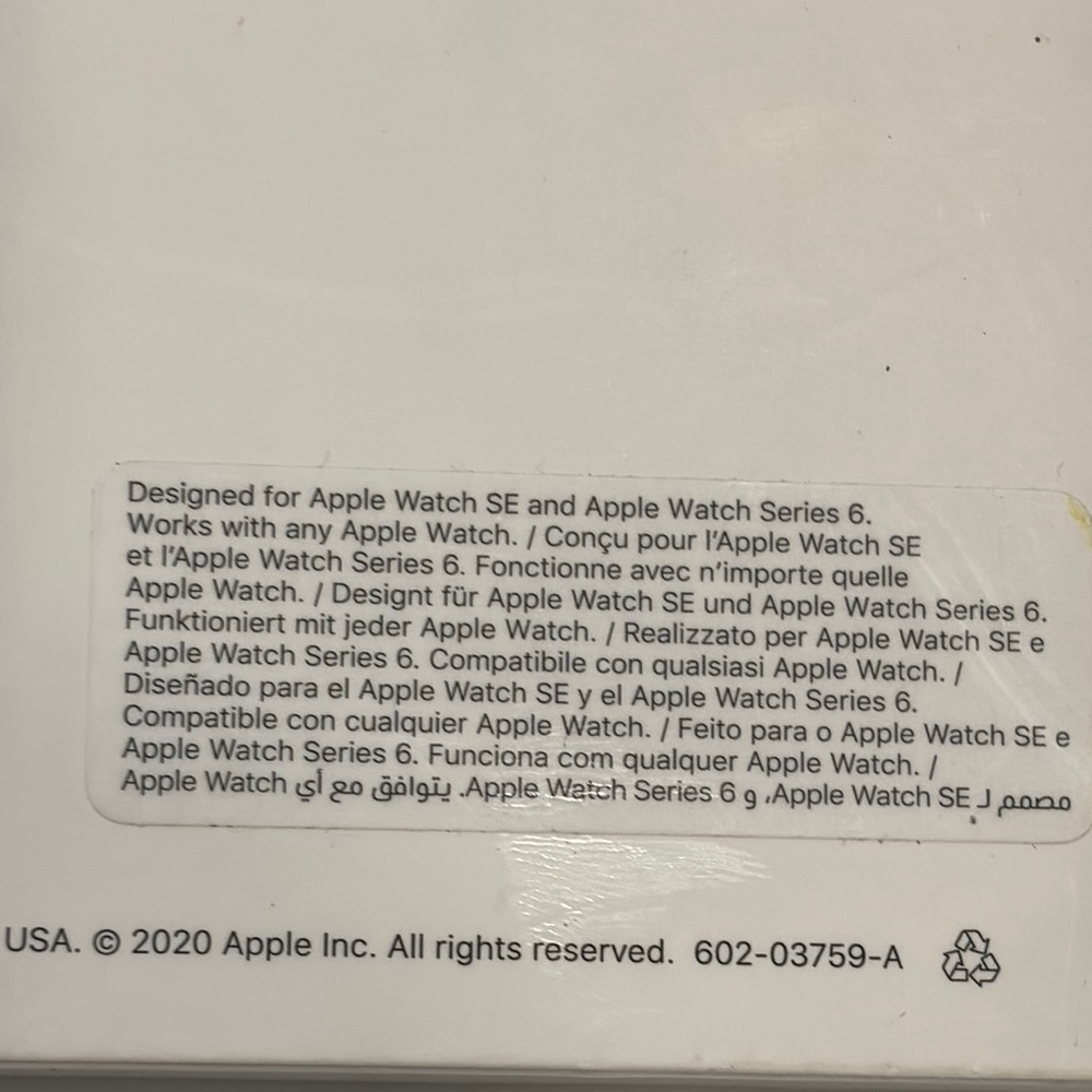 Apple Red Sports Watch Band 40mm NEW - Picture 4 of 7